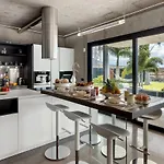 Karat Atelier De La Vega 阿德耶